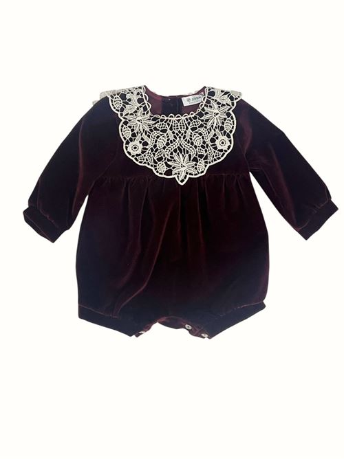 PAGLIACCETTO IN VELLUTO E MERLETTO Lartigianalità 100% Made in Italy, leccellente qualità e limpeccabile cura dei dettagli sono gli elementi distintivi che rendono unica la linea Jesurum Baby, un perfetto connubio tra tradizione e innovazione. JESURUM | PICCOLO RUBINO10